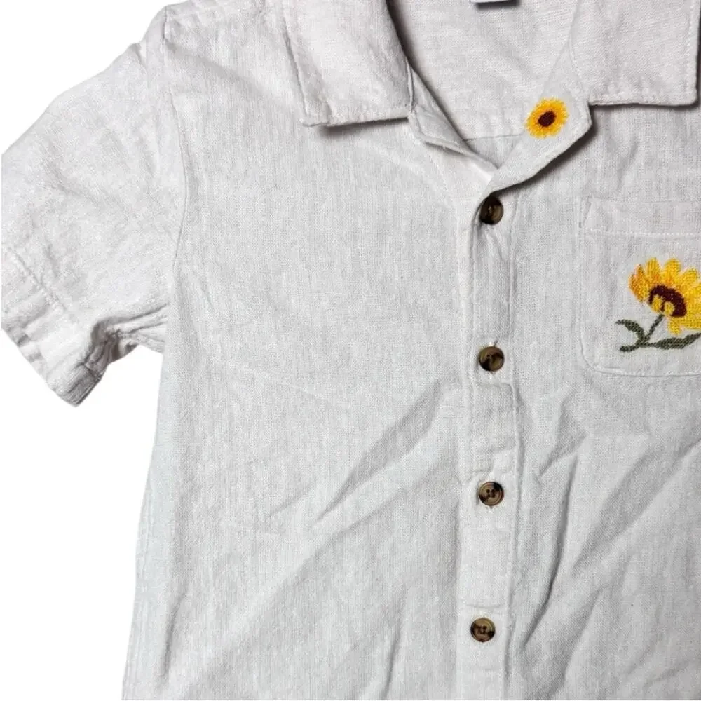 Old Navy Kids  Button Front Shirt with Embroidered Designs Sz 5T NWT